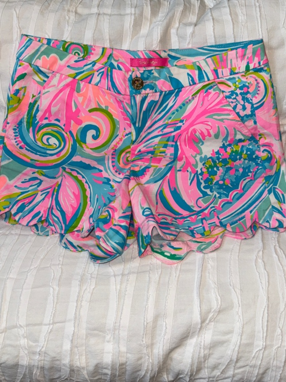 Lilly Pulitzer Buttercup Scallop Shorts Size 4 Carnivale Coral 5” Mid Rise NWOT